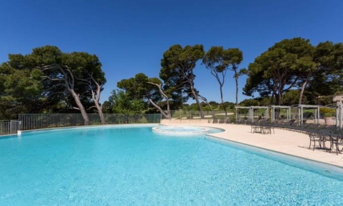 Saumane-de-Vaucluse Apartment | Provence Country Club L'Isle sur la Sorgue