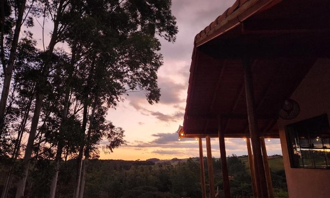 Cunha Ski Chalet | Provence Lavander Chalet by MontJacui - com jacuzzi e ar condicionado