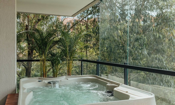 Las Lomas I Apartment | Provenza - Private Hot Tub - AC - Balcony - Deluxe - Wake 516