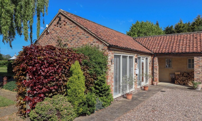 Easingwold Cottage | PROVIDENCE COURT, romantic, with a garden in Easingwold
