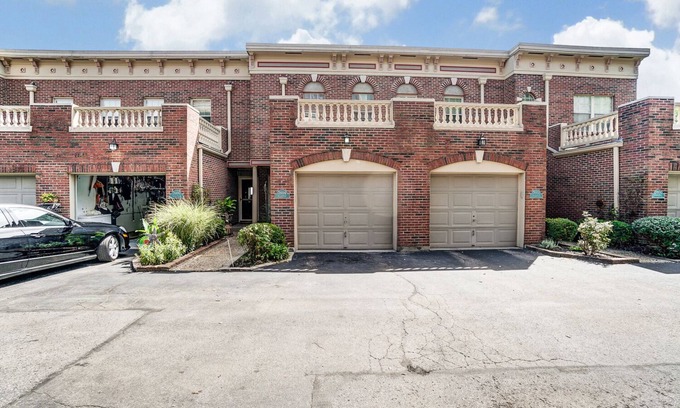 East Price Hill Condo | Provides stunning view of downtown Cincinnati