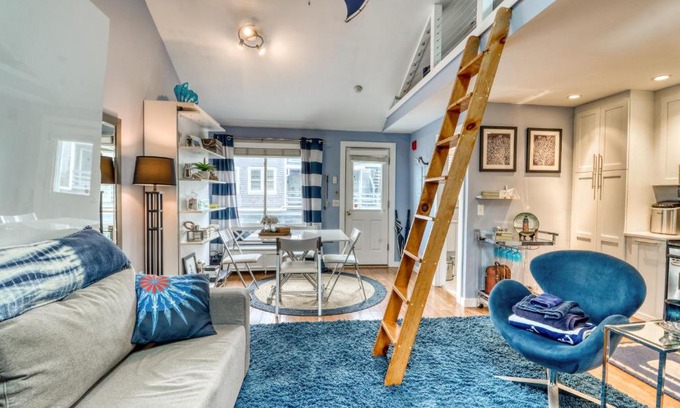 Provincetown Hotel | Provincetown Waterfront Studio