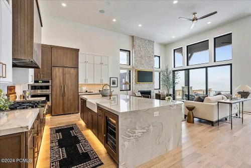 Oakville House | Proximity to Deer Valley East and Breathtaking Natural Beauty with Unparalleled Elegance