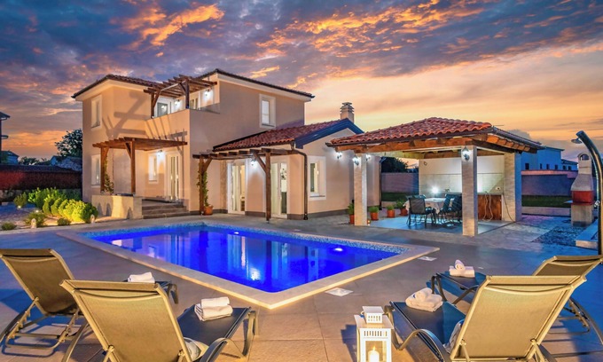Sveti Lovrec Villa | Prunkvolle Villa mit Großem Pool