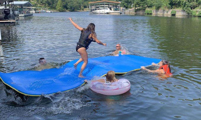 Camdenton House | Prvt COVE on 4 corners of Lake. Dock, Boat Ramp, Kayak, SUP, LiLy PaD & floats