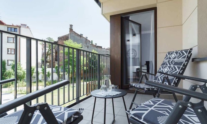 Stare Podgorze Apartment | Przedwiośnie 2B | Remote Work Apartment | Parking