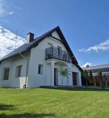 Lgin House | Przystanek Osłonin- całoroczny dom na wynajem