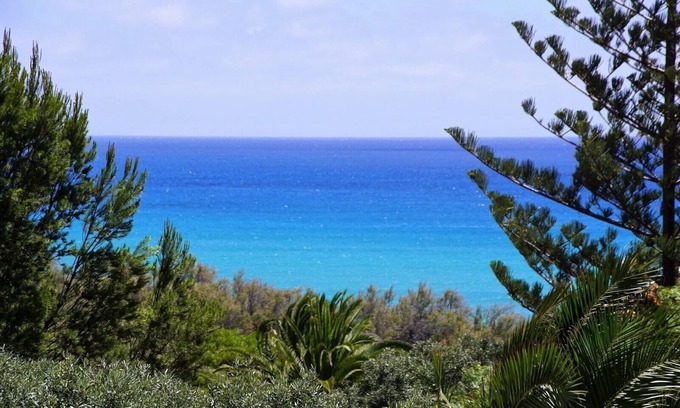 Vila Baleira Apartment | PS Pedras Pretas Beach House - Sea view, next to the beach