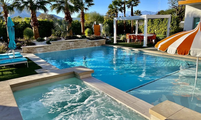 Desert Park Estates House | PS Playground - Putt Chip - Horseshoe - Corn Hole - Pool Table