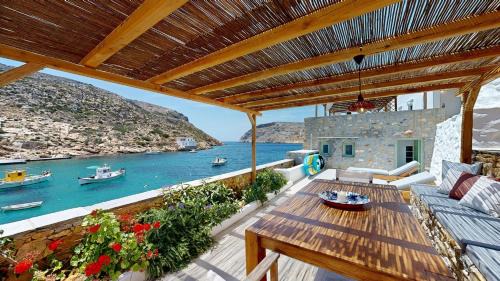 Herronisos House | Psarona Hospitality