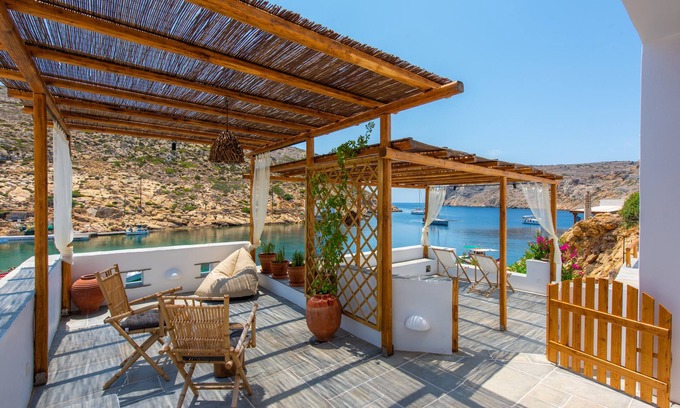 Artemonas Apartment | Psarona Hospitality Small