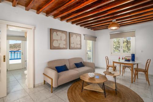 Kimolos House | Psathi Blue Gamma