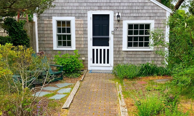 Provincetown Cottage | PTOWN WEST END COTTAGE: Charm, privacy, close to everything & affordable.