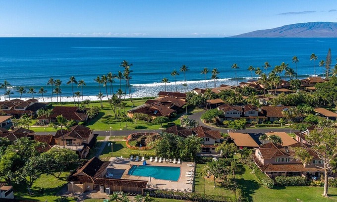 Downtown Lahaina House | Puamana 150-2 Spectacular remodeled 4 bedroom direct Oceanfront Location