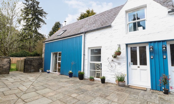 Strathtay Cottage | PUCCINI, pet friendly, character holiday cottage in Strathtay