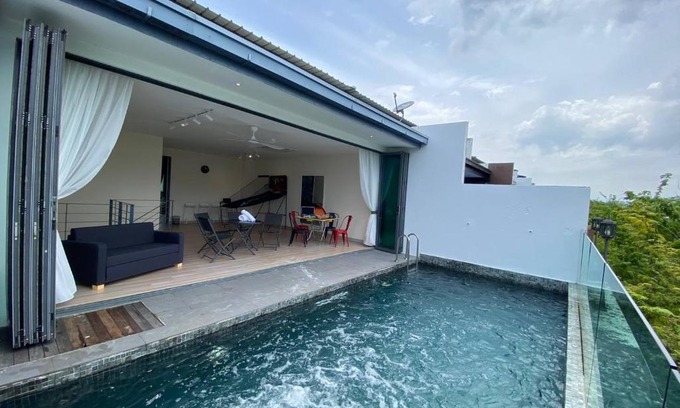Kampung Pulau Meranti House | Puchong New Private Pool & Jacuzzi up to 30 Pax