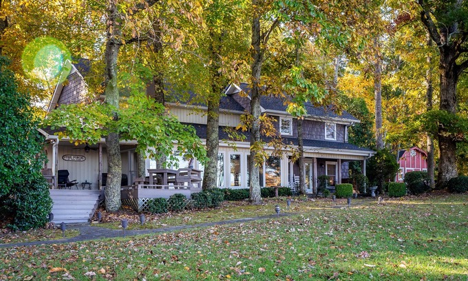 Smithville Ski Chalet | Puckett's Point Overlooking Center Hill Lake