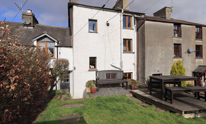 Lowick Cottage | PUDDLE DUCK COTTAGE, pet friendly, with open fire in Spark Bridge