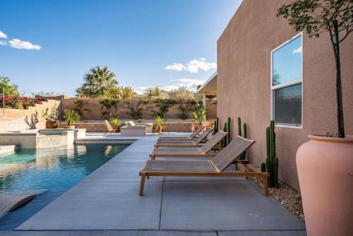 Bermuda Dunes House | Pueblo Viejo Desert Minimalist Pool Home