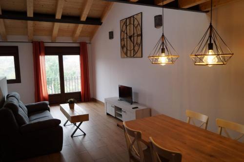 Buitrago del Lozoya Apartment | Puente viejo de Buitrago casa Enebro