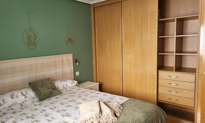 Old Town Apartment | Puerta del Húmedo - con Garaje - WIFI - Centro Ciudad