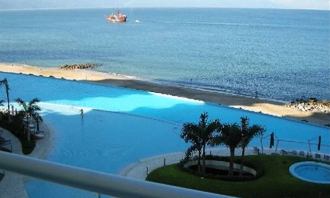 South Hotel Zone Condo | Puerto Vallarta, Paradise Awaits Beachfront Condo Peninsula