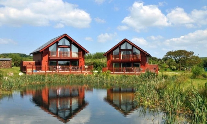 Winnard's Perch Ski Chalet | Puffin lodge 4 bedroom with Hot tub,-Indoor Pool & Gym