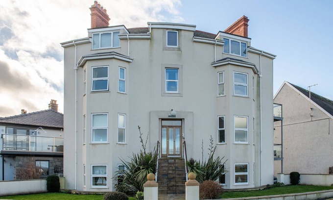 Llanfairfechan Cottage | Puffin View - One Bedroom Cottage, Sleeps 2