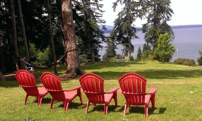 Freeland Apartment | Puget Sound view - dogs welcome