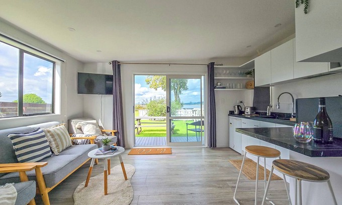 Pukehina Apartment | Pukehina Estuary Essence Studio