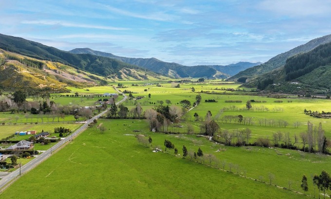 Linkwater House | Pukeko Cottage - Marlborough Sounds Retreat