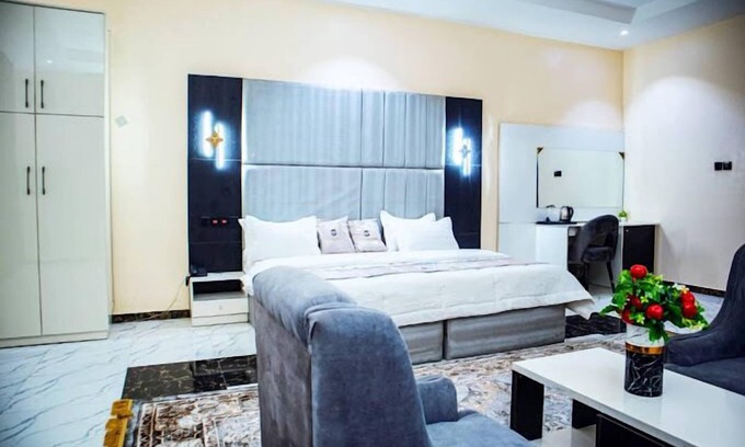 Jimeta Hotel | Pula Pula Luxury Hotel and Suites