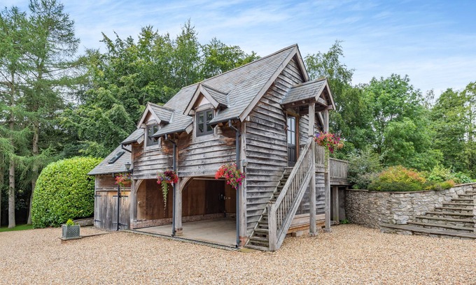Montgomery Cottage | PULTHELEY COTTAGE, romantic, with hot tub in Churchstoke