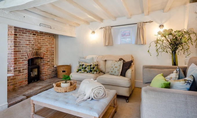 Leicester House | Pump Cottage - Two Bedroom House, Sleeps 4