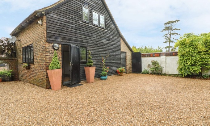 Cowbeech Cottage | PUMP HOUSE, pet friendly, luxury holiday cottage in Hellingly