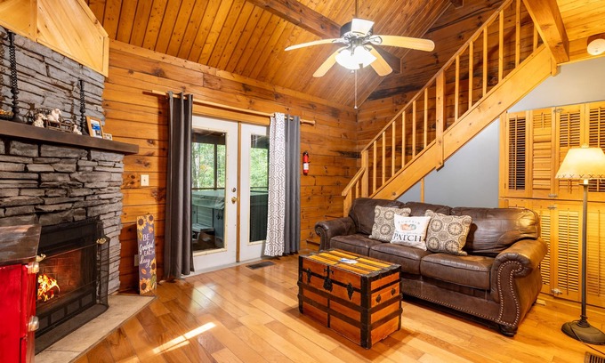 Sautee Nacoochee Cabin | Puppy Love - Romantic Mountain Getaway