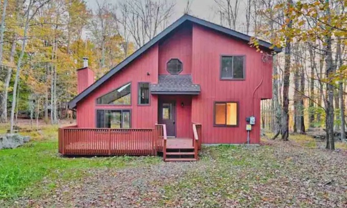 Lake Ariel House | PURA VIDA Poconos’ Oasis @The Hideout Pet Friendly