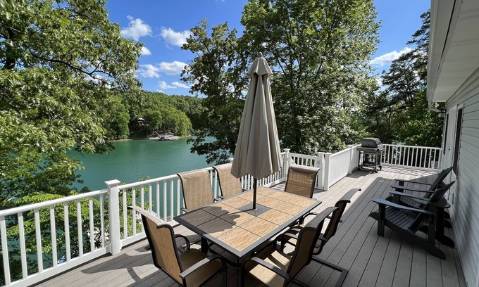 Big Creek House | Pura Vida: Updated Norris Lakefront Home with Private Covered Dock