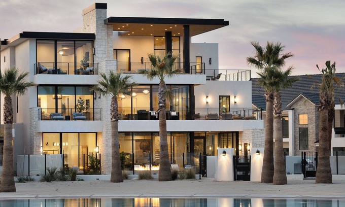 St. George House | Pura Vista: Private Pool, Lagoon + Beaches