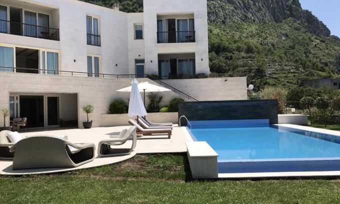Sveti Stefan Villa | Pure hedonism