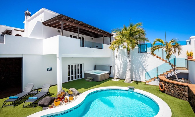 Puerto Calero Villa | PURE LUXURY 4 Bedroom 5 bathroom Villa With Heated pool, Aircon and Hot Tub
