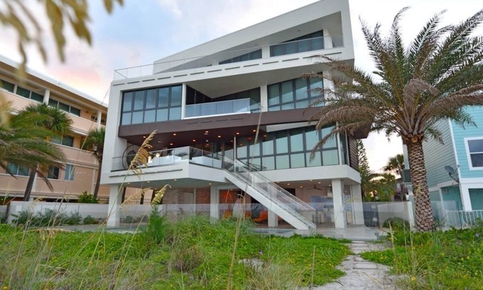 Sunset Beach House | Pure luxury at #Sunset Wave on the Beach