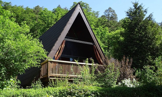 Kinding House | Pure nature: bright comfort house between bathing lake and forest, with a sunny XXL loggia