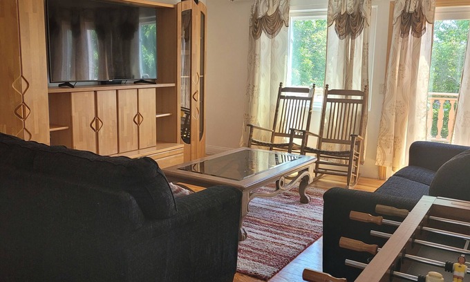 Northeast Yonkers House | PureHeart House, Spacious, Peaceful 3bdr House in Yonkers