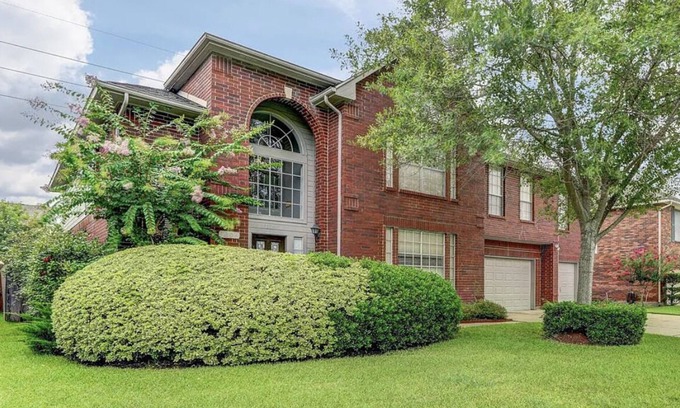 Missouri City House | PureLife Master-suite/Your Home Away From Home!