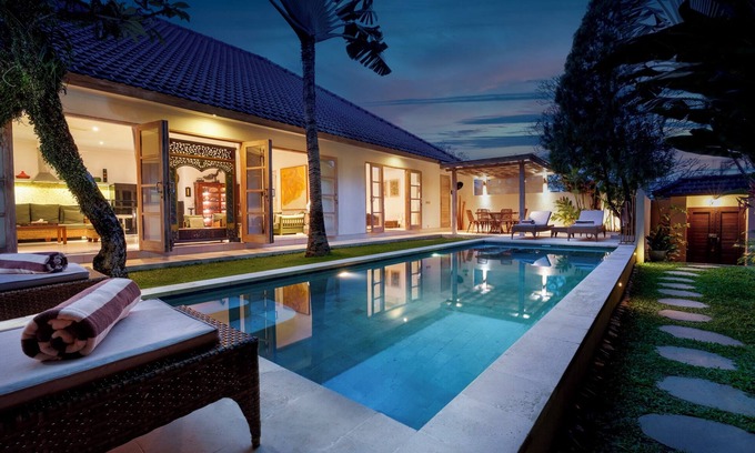 Batu Bolong Villa | Puri Pura: fully serviced 4 bedroom villa, central Canggu, close to the beach.
