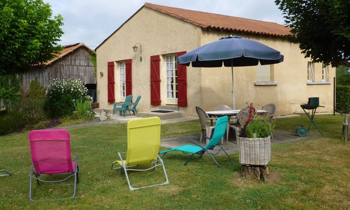 Lanquais House | Purple perigord house
