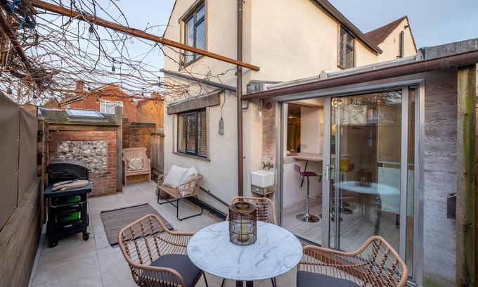 Burton Joyce House | Purple Poppy Cottage