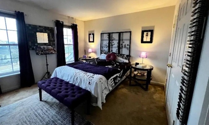 Boonsboro Apartment | Purple Rain Room @ Music House.