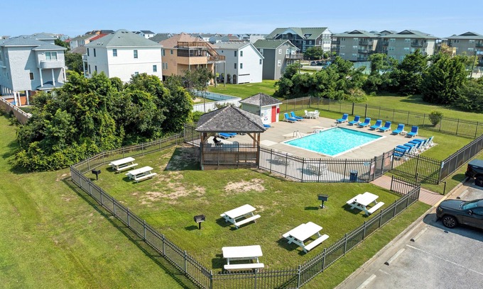 Kill Devil Hills Condo | Purple Shells Only: Pool Access | 500ft. to Beach